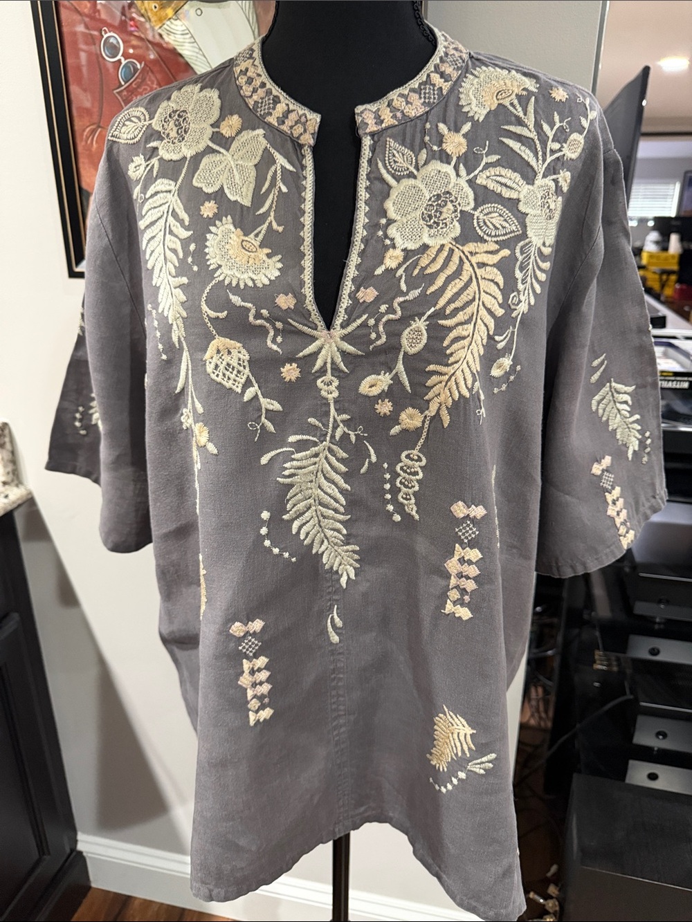 Johnny Was women’s gray embroidered linen top Size Large - Picture 2 of 8